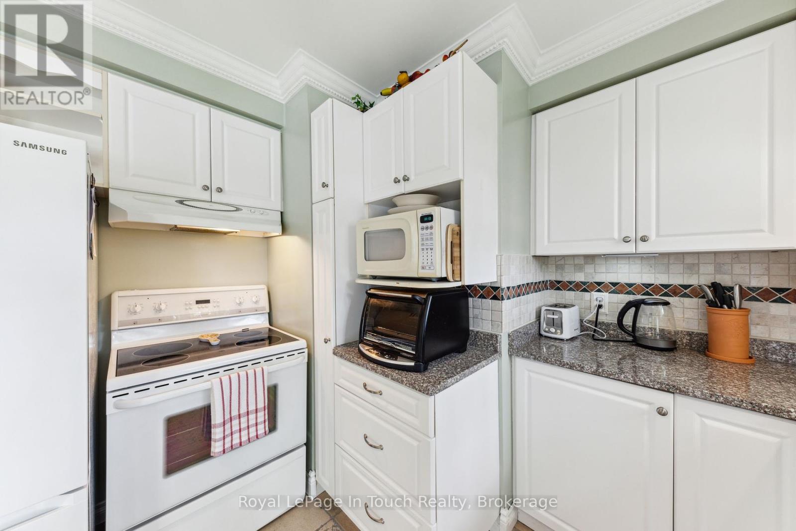 20 Payette Drive, Penetanguishene, Ontario  L9M 1H4 - Photo 16 - S12340320