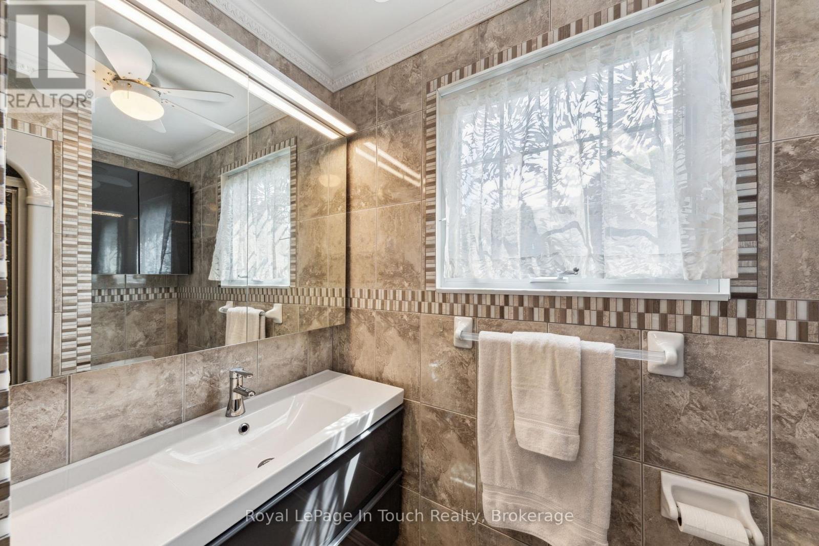 20 Payette Drive, Penetanguishene, Ontario  L9M 1H4 - Photo 20 - S12340320