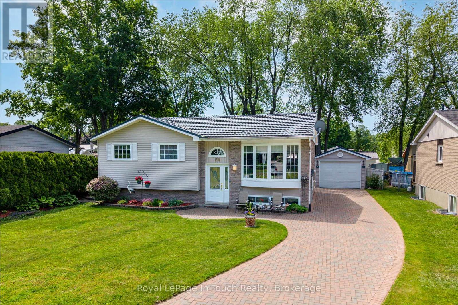 20 Payette Drive, Penetanguishene, Ontario  L9M 1H4 - Photo 4 - S12340320