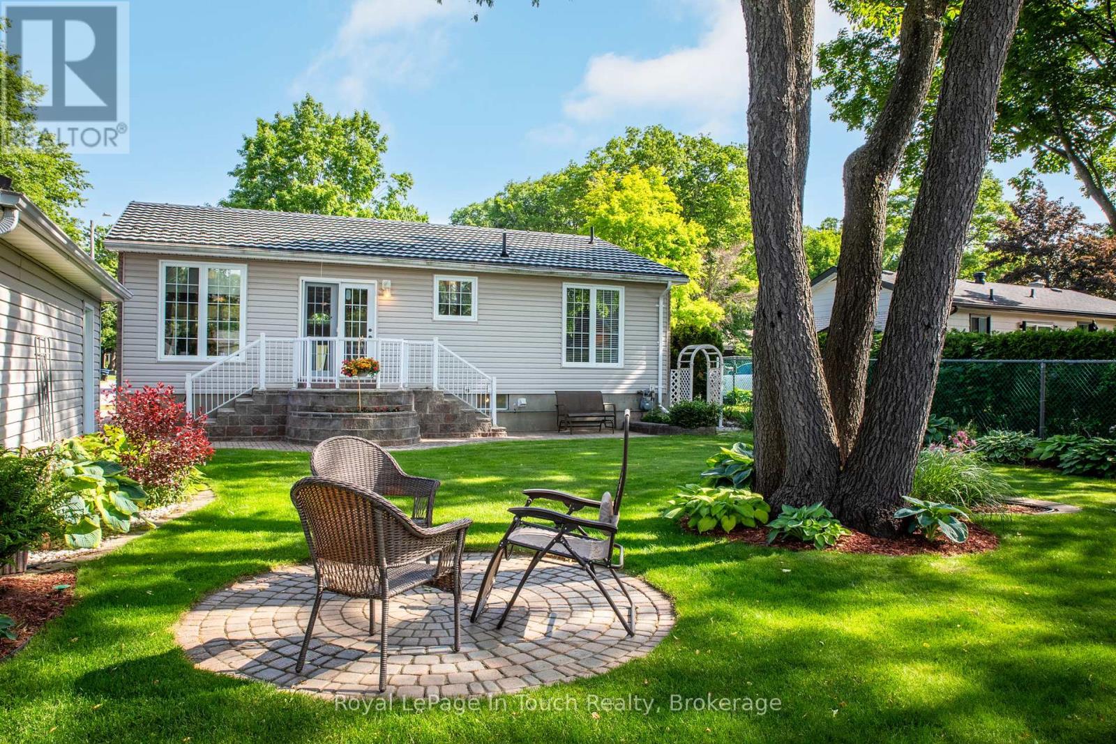 20 Payette Drive, Penetanguishene, Ontario  L9M 1H4 - Photo 9 - S12340320