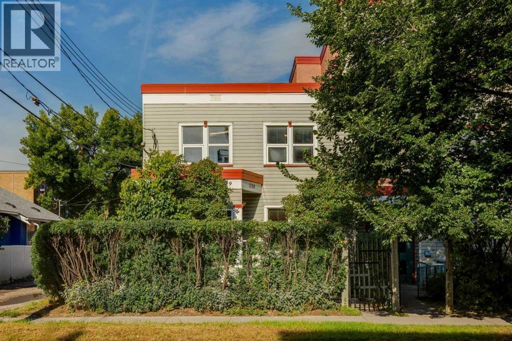 Property at 2109 2 Street SW image 5