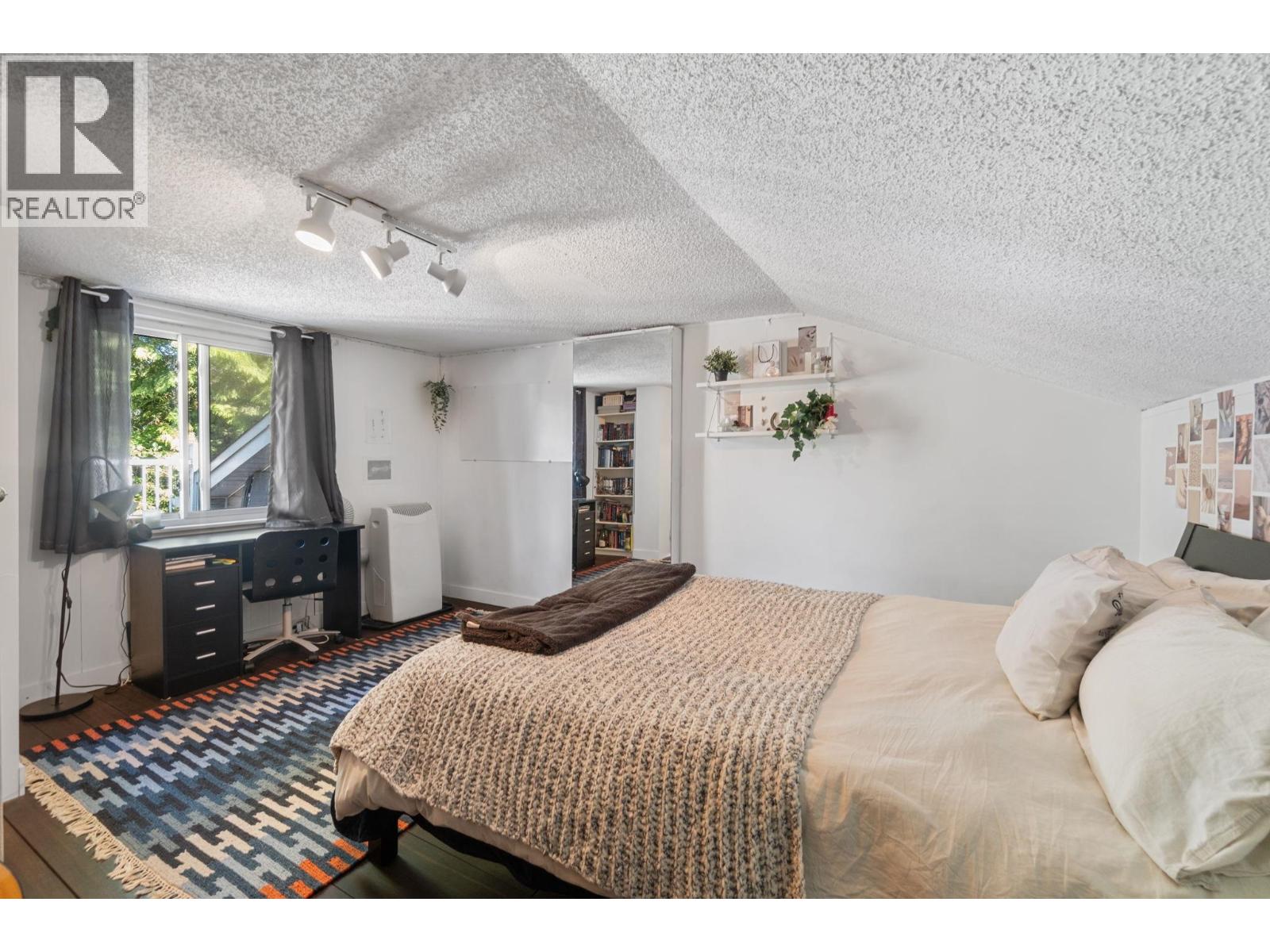 2082 Springer Avenue, Burnaby, British Columbia  V5B 3M5 - Photo 9 - R3036352