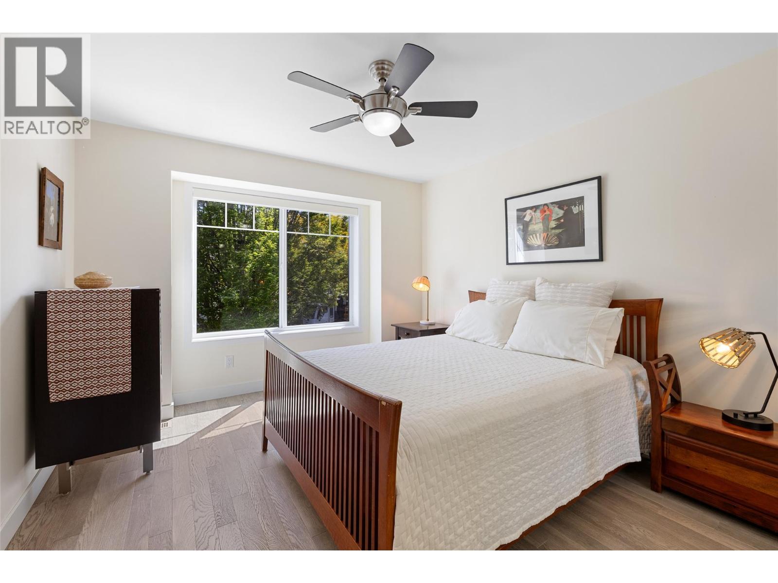 Property at 878 Stockwell Avenue image 3