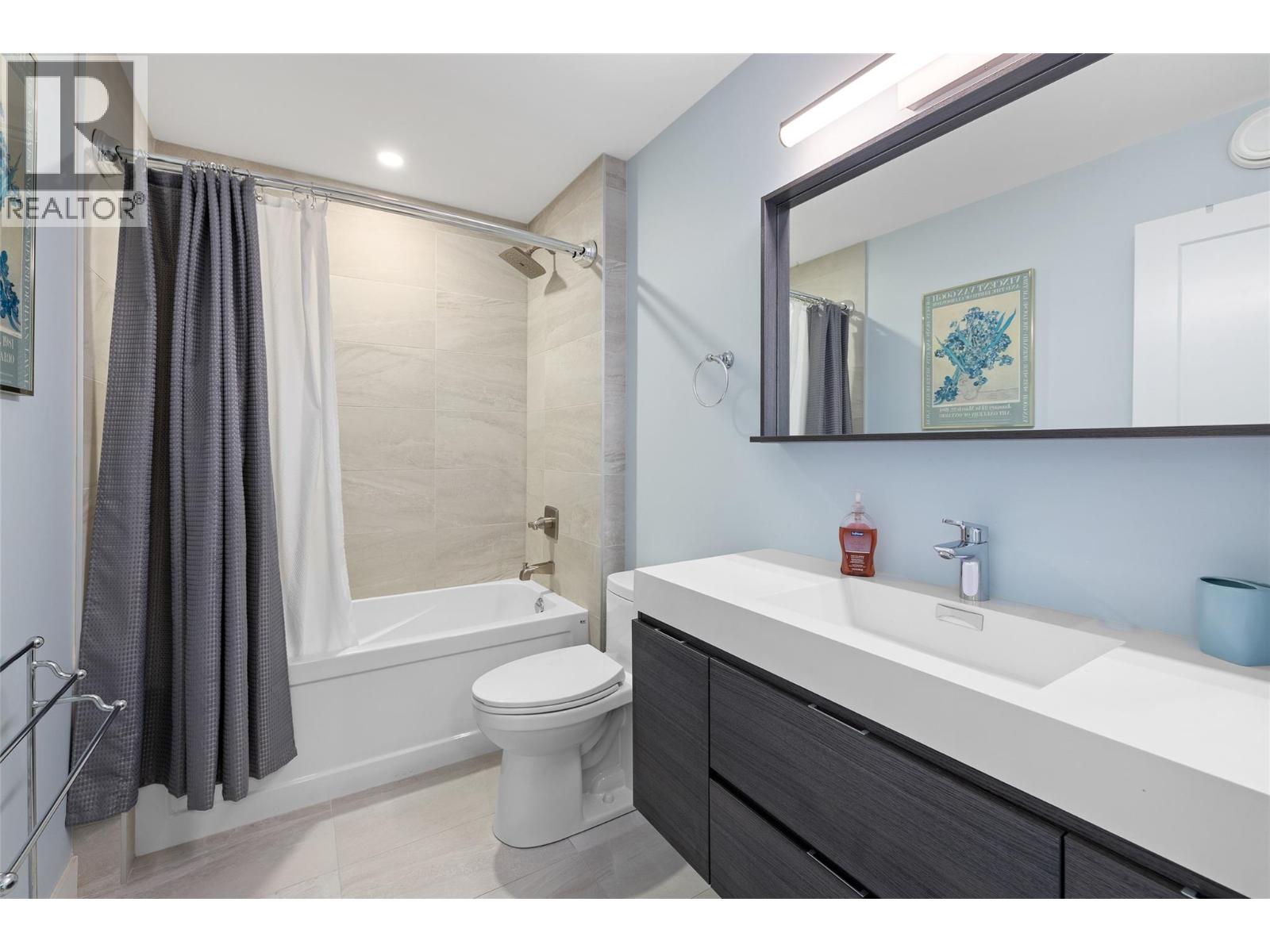 Property at 878 Stockwell Avenue image 5