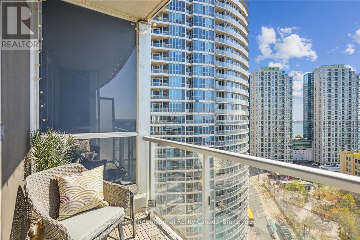 1804 - 218 Queens Quay W, Toronto, Ontario  M5J 2Y6 - Photo 21 - C12139623