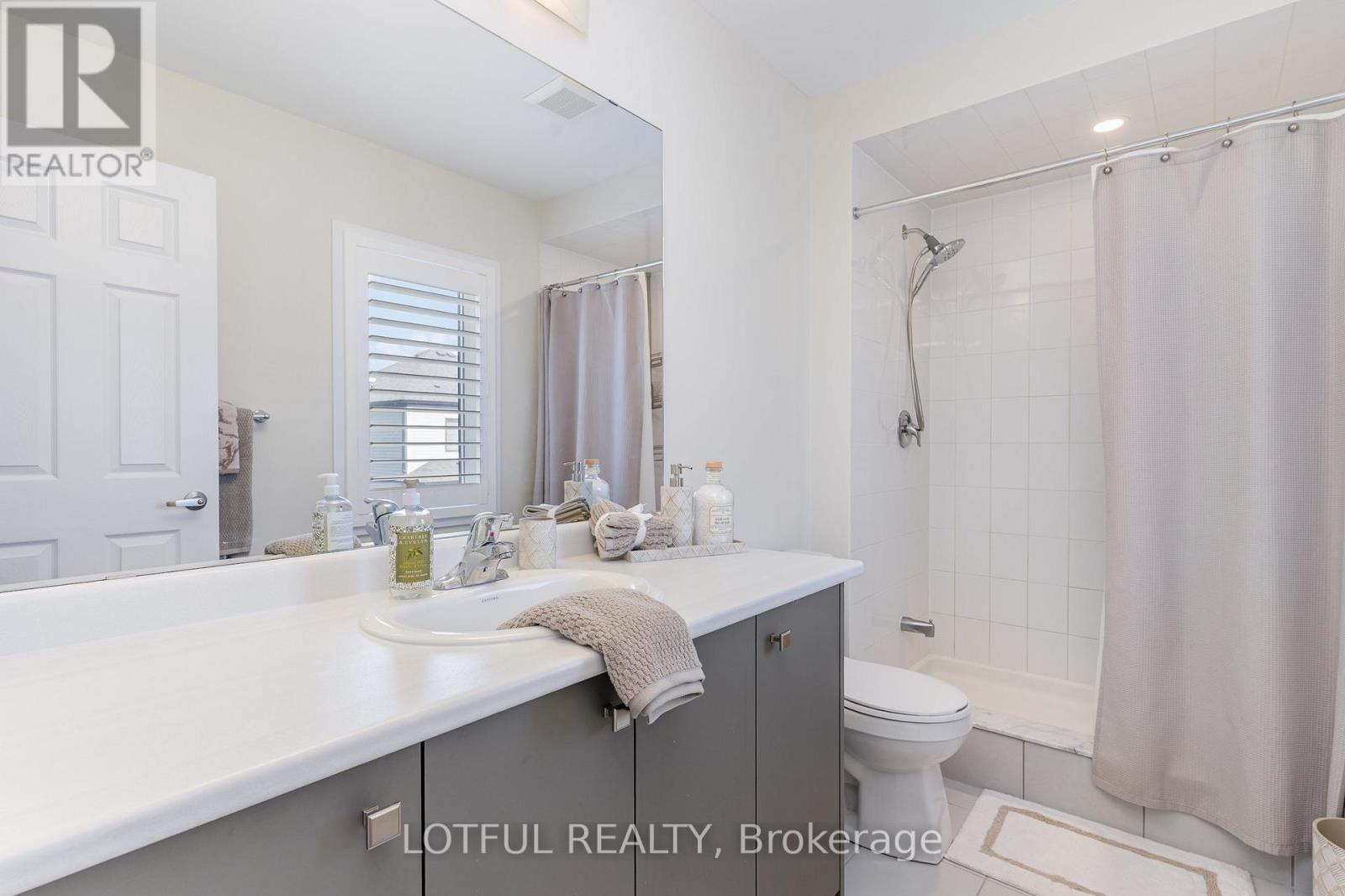 82 Lilac Circle, Haldimand, Ontario  N3W 0H6 - Photo 25 - X12340399