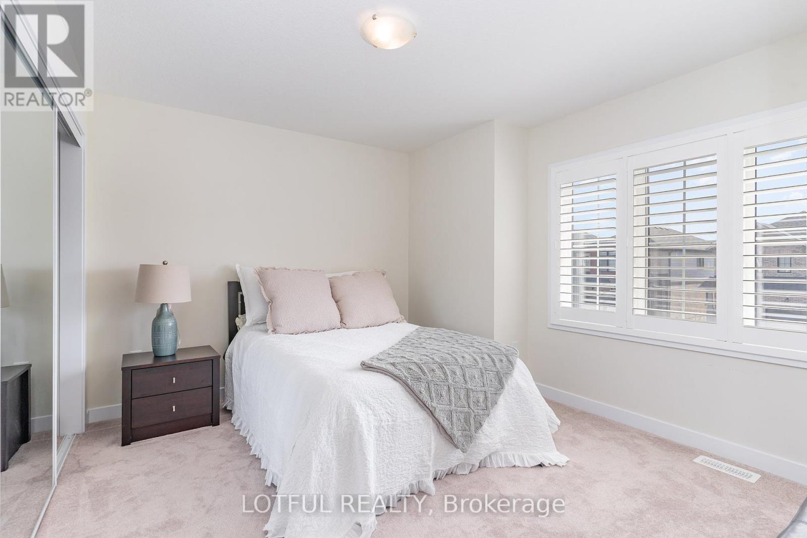 82 Lilac Circle, Haldimand, Ontario  N3W 0H6 - Photo 27 - X12340399