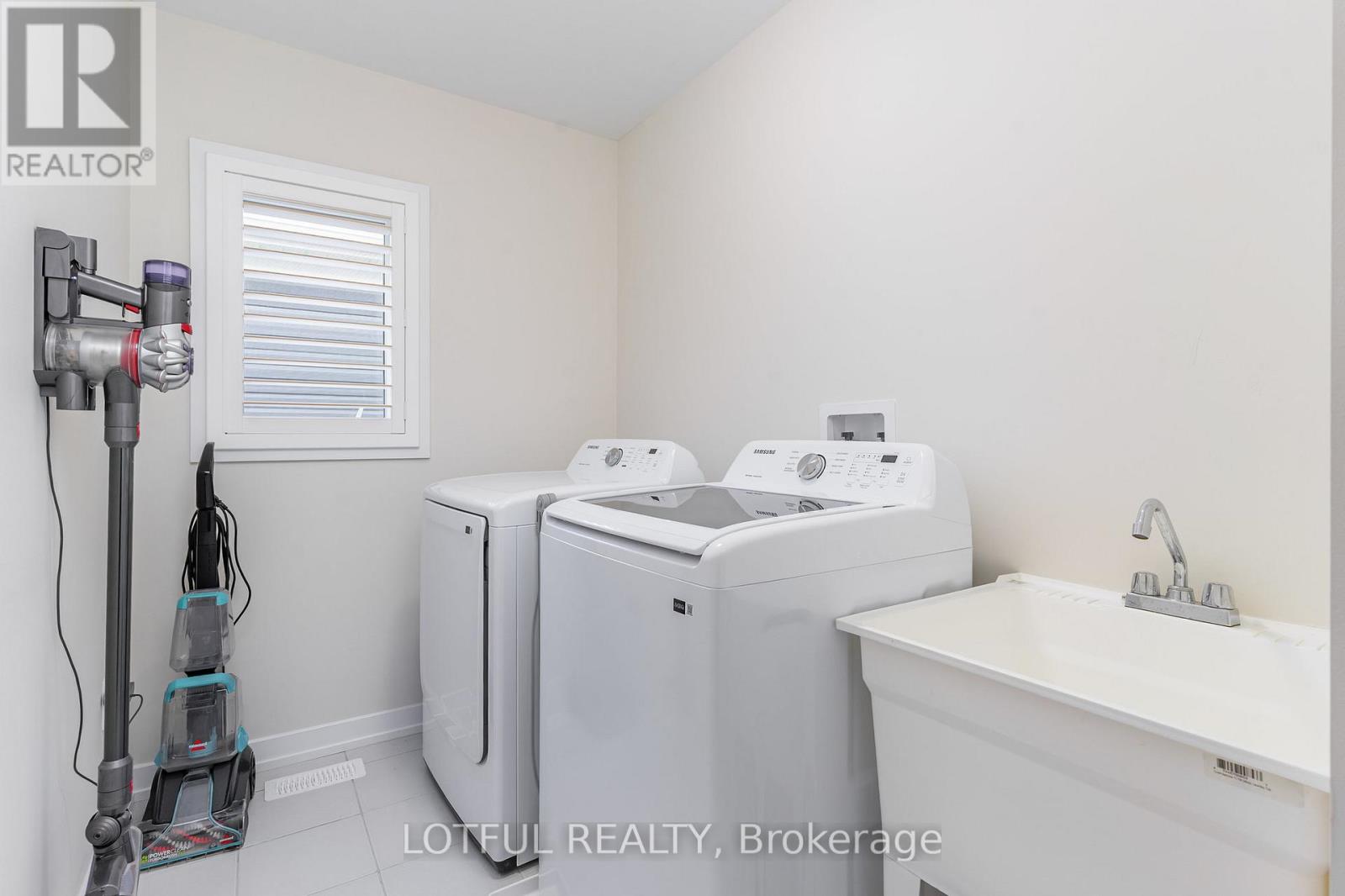 82 Lilac Circle, Haldimand, Ontario  N3W 0H6 - Photo 29 - X12340399