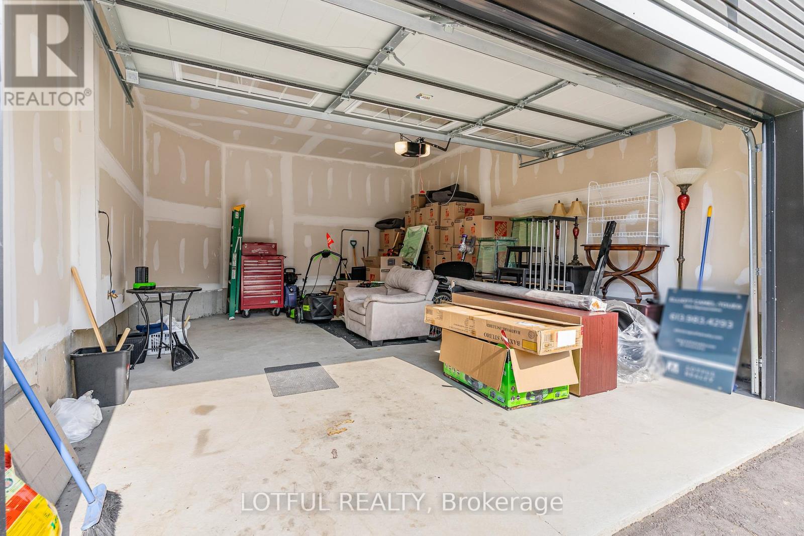 82 Lilac Circle, Haldimand, Ontario  N3W 0H6 - Photo 31 - X12340399