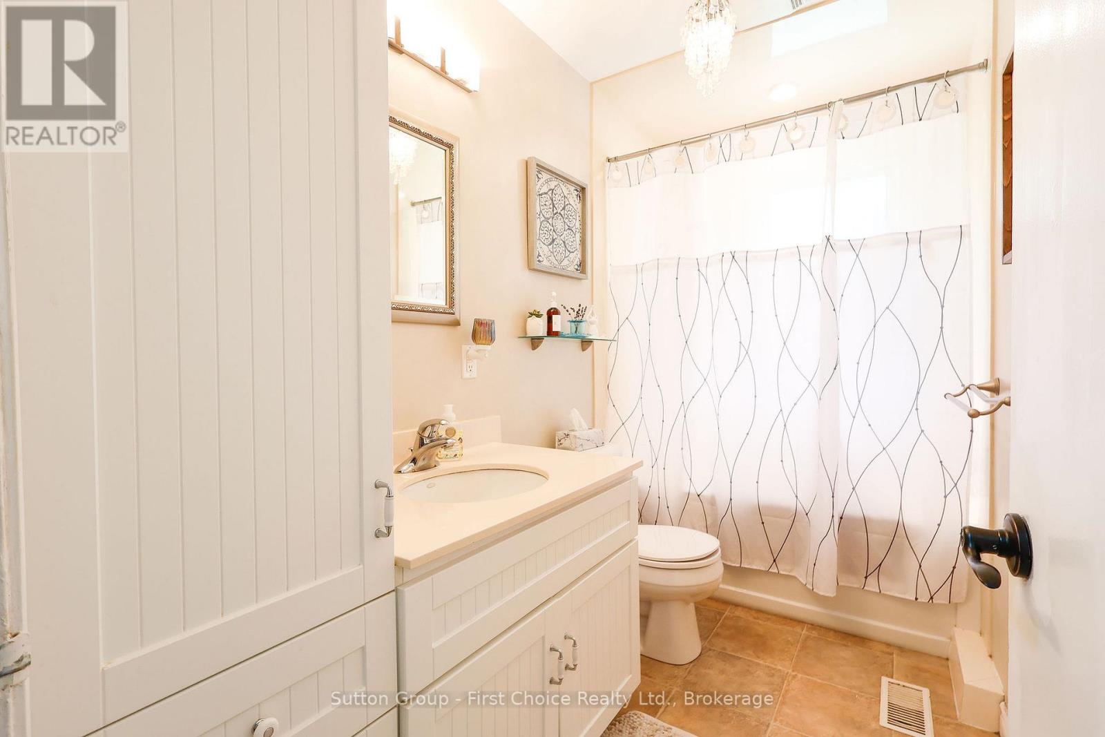 57 Somerset Street, Stratford, Ontario  N5A 6K3 - Photo 5 - X12340326
