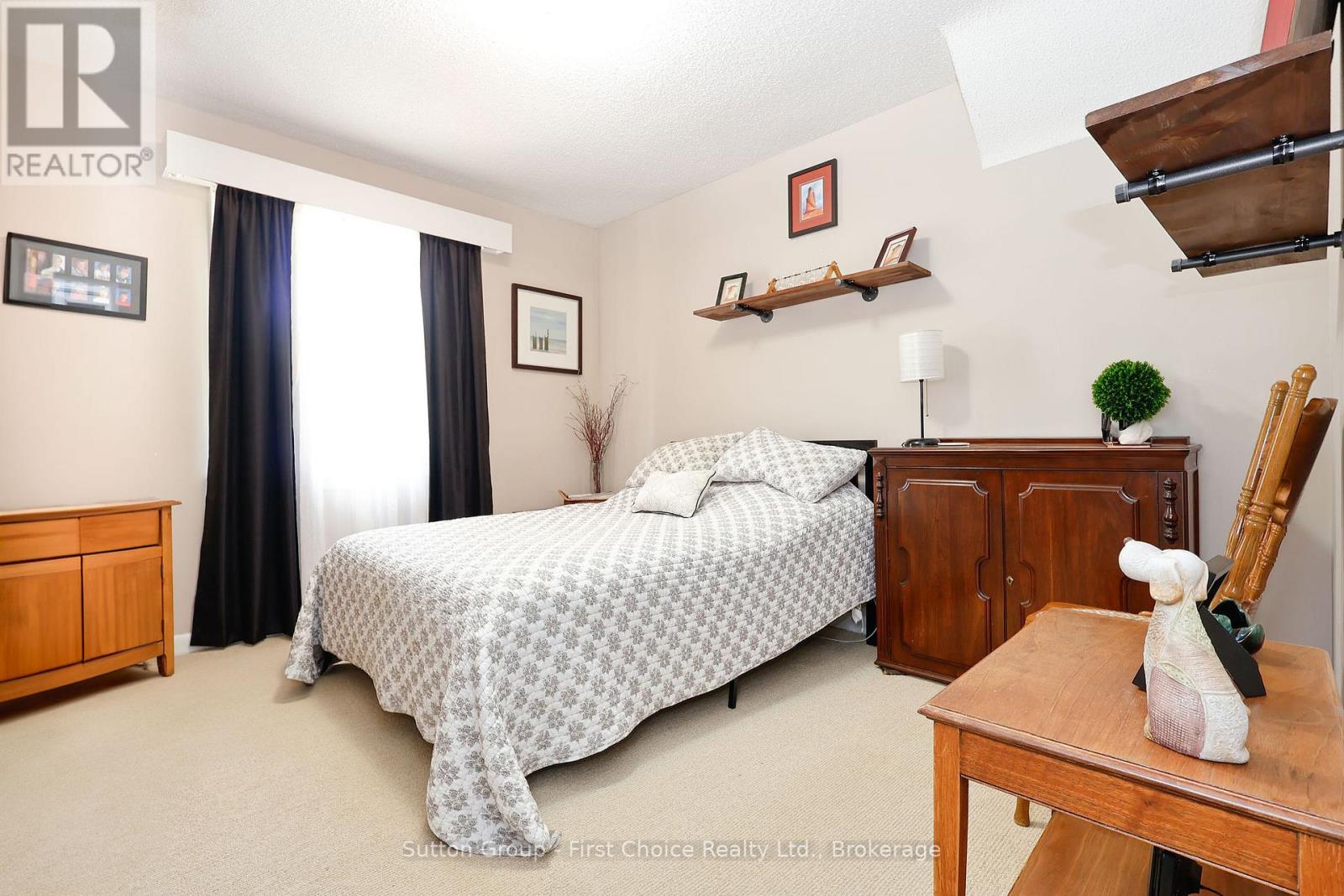 57 Somerset Street, Stratford, Ontario  N5A 6K3 - Photo 6 - X12340326