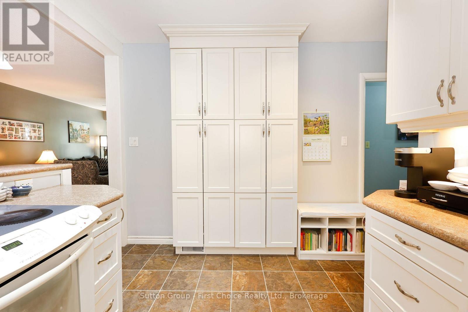 57 Somerset Street, Stratford, Ontario  N5A 6K3 - Photo 7 - X12340326