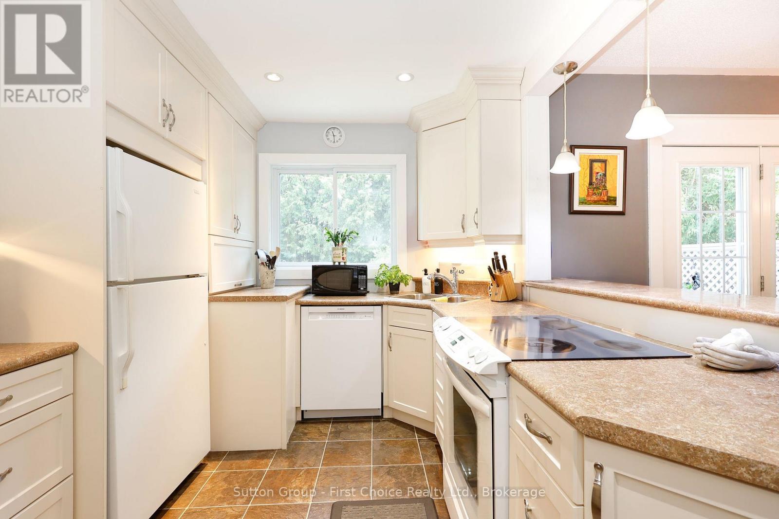 57 Somerset Street, Stratford, Ontario  N5A 6K3 - Photo 8 - X12340326