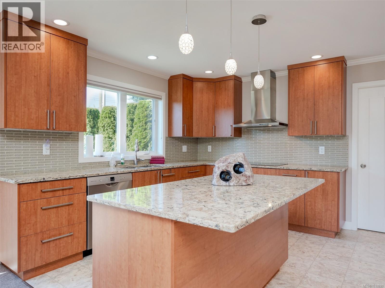 Property at 2208 Malaview Ave image 5
