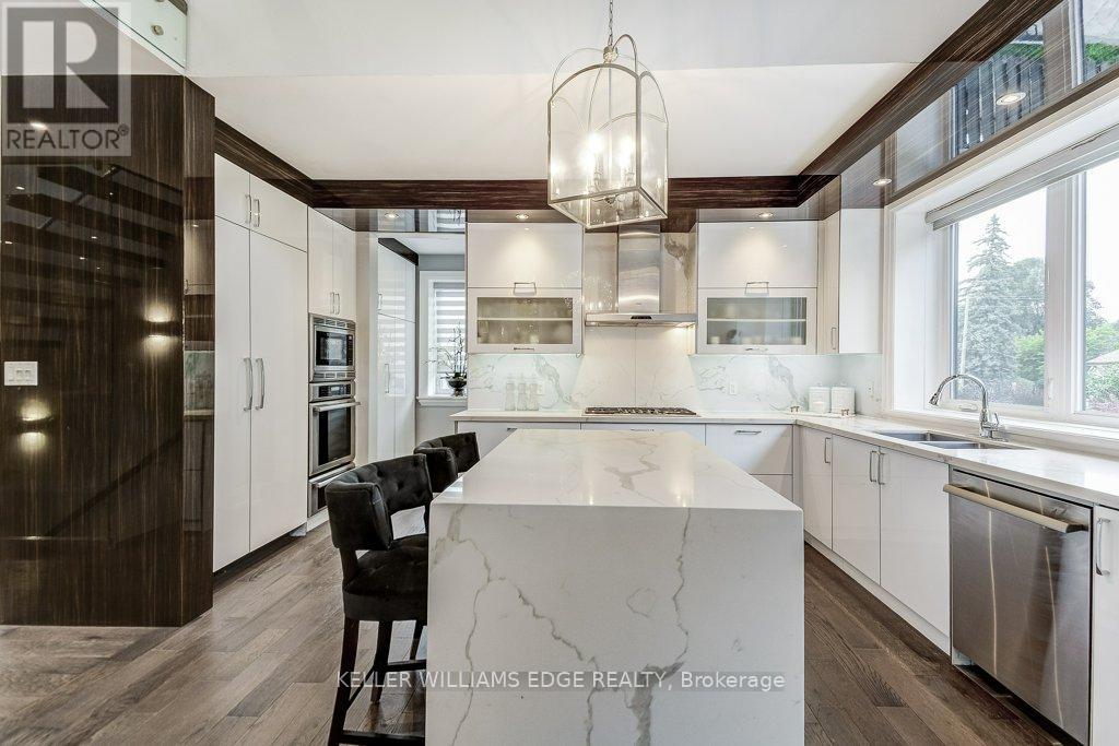 489 Willis Drive, Oakville, Ontario  L6L 4V6 - Photo 11 - W12340286