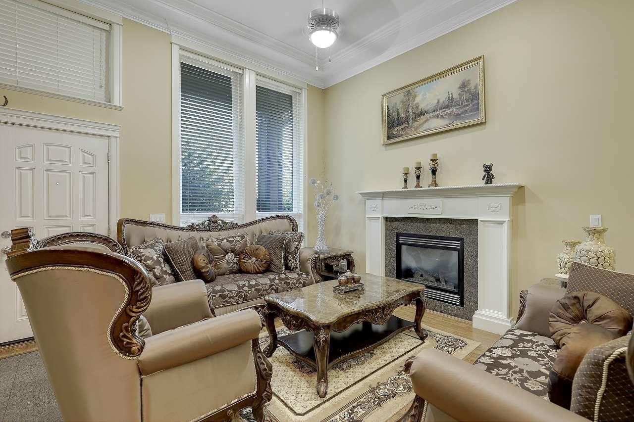 Property at 6935 152 STREET image 3