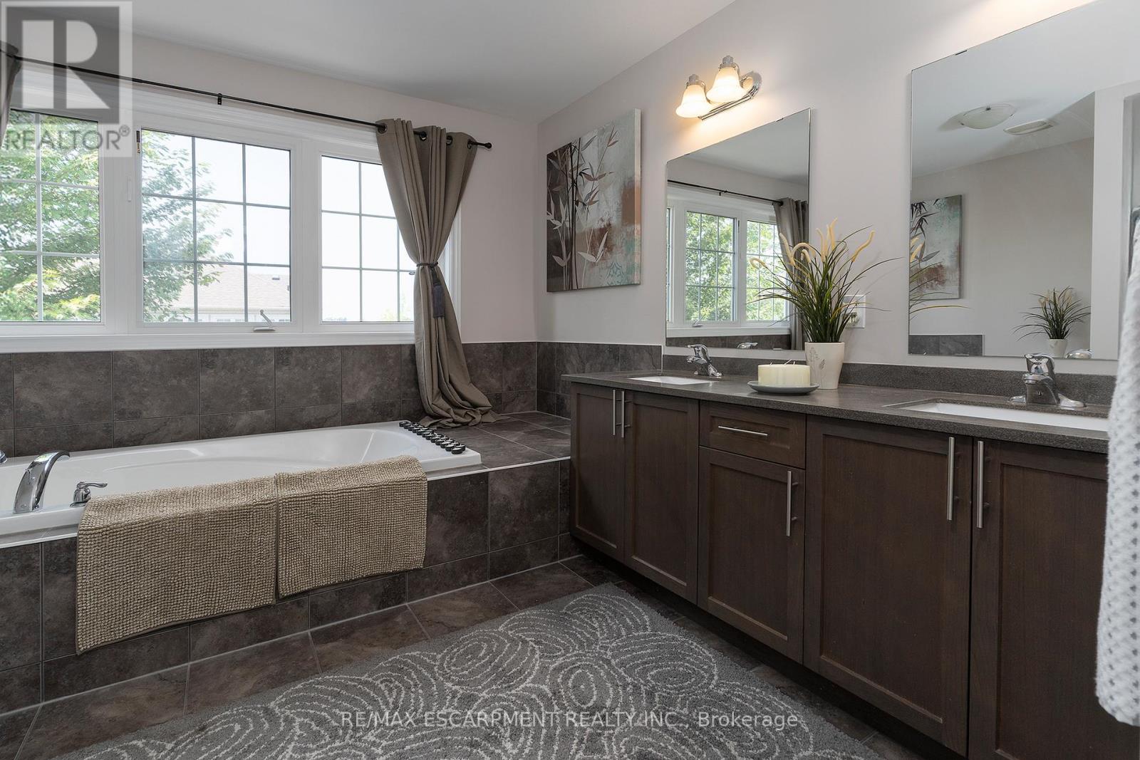6325 St Michael Avenue, Niagara Falls, Ontario  L2H 0C7 - Photo 19 - X12340308