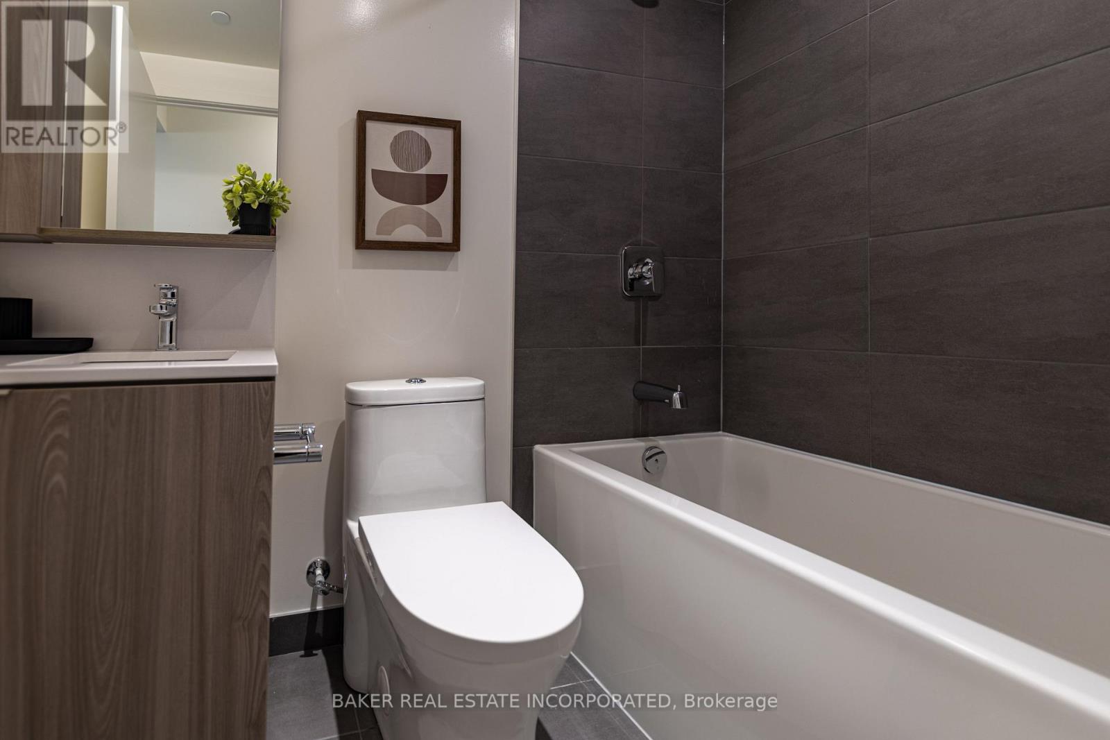 1210 - 223 Redpath Avenue, Toronto, Ontario  M4P 0E8 - Photo 9 - C12340339