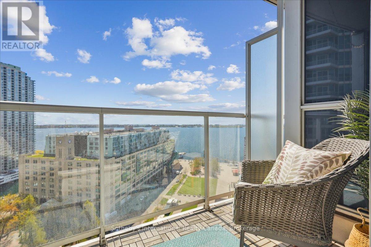 1804 - 218 Queens Quay W, Toronto, Ontario  M5J 2Y6 - Photo 2 - C12139623