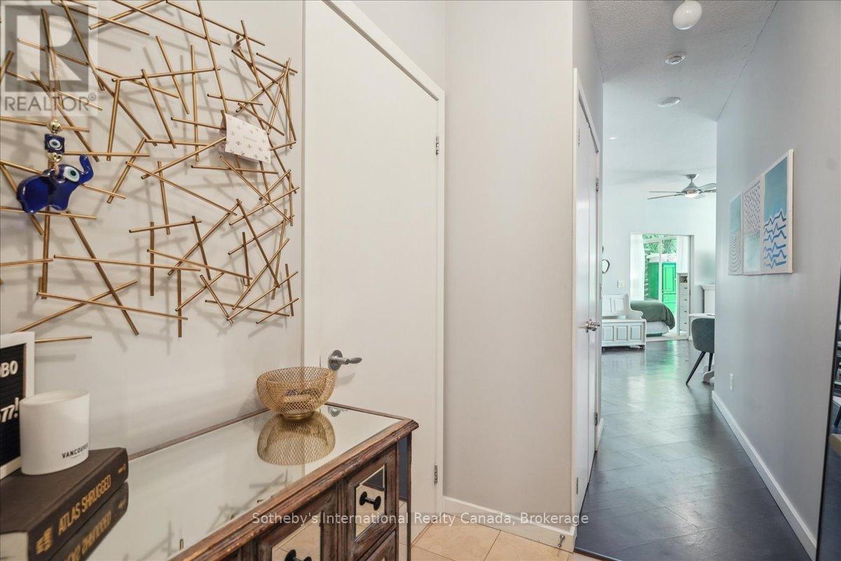 1804 - 218 Queens Quay W, Toronto, Ontario  M5J 2Y6 - Photo 8 - C12139623