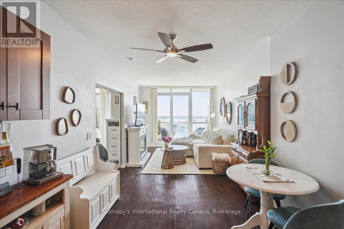 1804 - 218 Queens Quay W, Toronto, Ontario  M5J 2Y6 - Photo 16 - C12139623