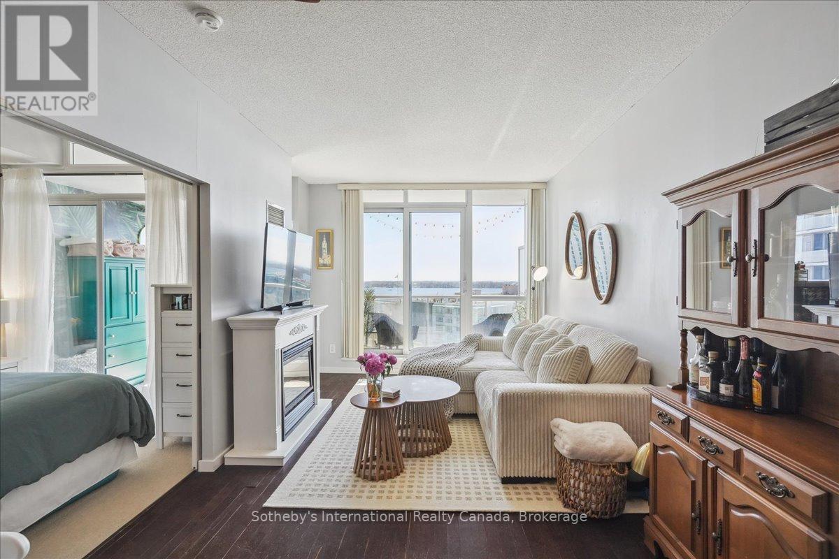 1804 - 218 Queens Quay W, Toronto, Ontario  M5J 2Y6 - Photo 17 - C12139623