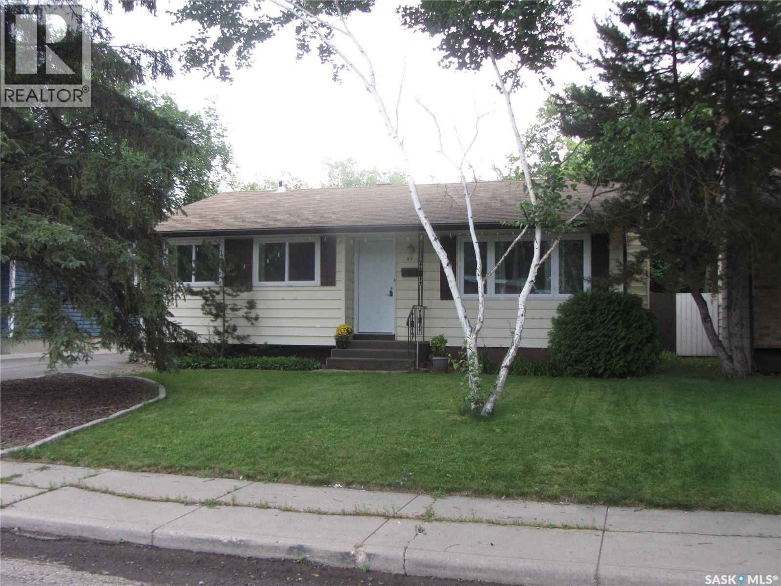 Property at 49 McLellan AVENUE image 1