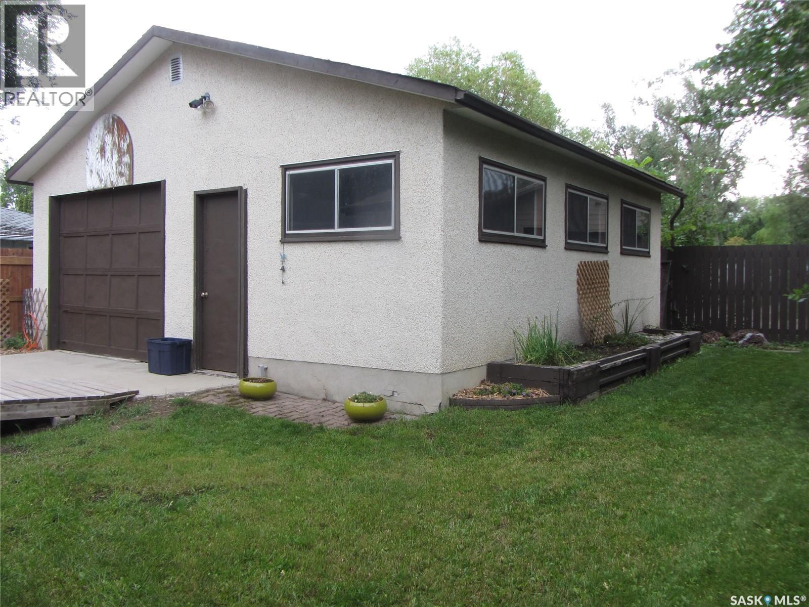 Property at 49 McLellan AVENUE image 2