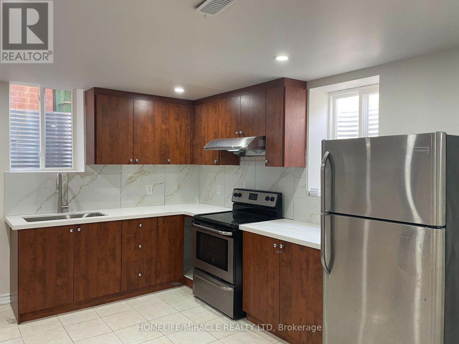 28 Aylesbury Drive, Brampton, Ontario  L7A 0V3 - Photo 14 - W12338002