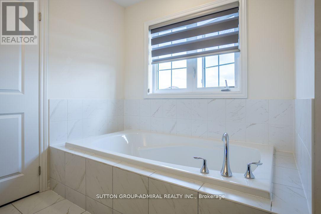 2207 Lozenby Street, Innisfil, Ontario  L9S 0M9 - Photo 16 - N12340436