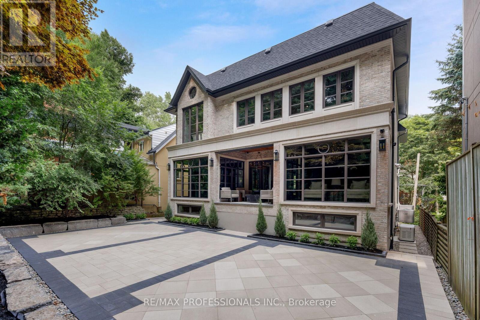 30 Dacre Crescent, Toronto, Ontario  M6S 2W1 - Photo 18 - W12340367