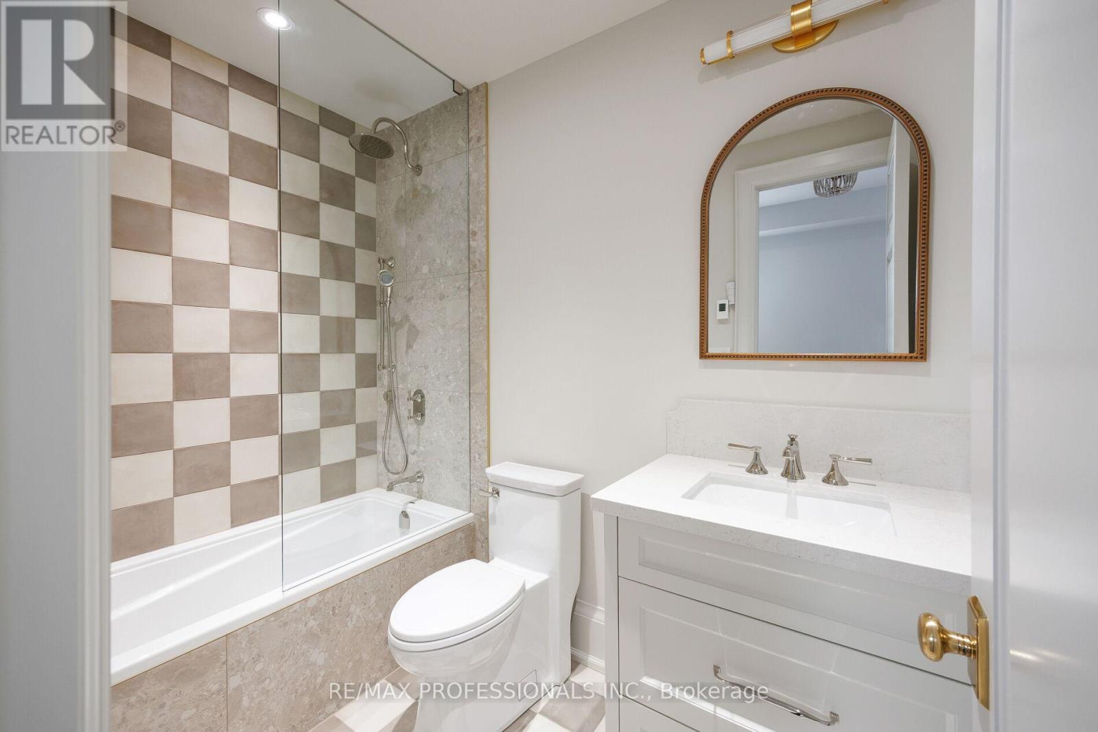 30 Dacre Crescent, Toronto, Ontario  M6S 2W1 - Photo 39 - W12340367