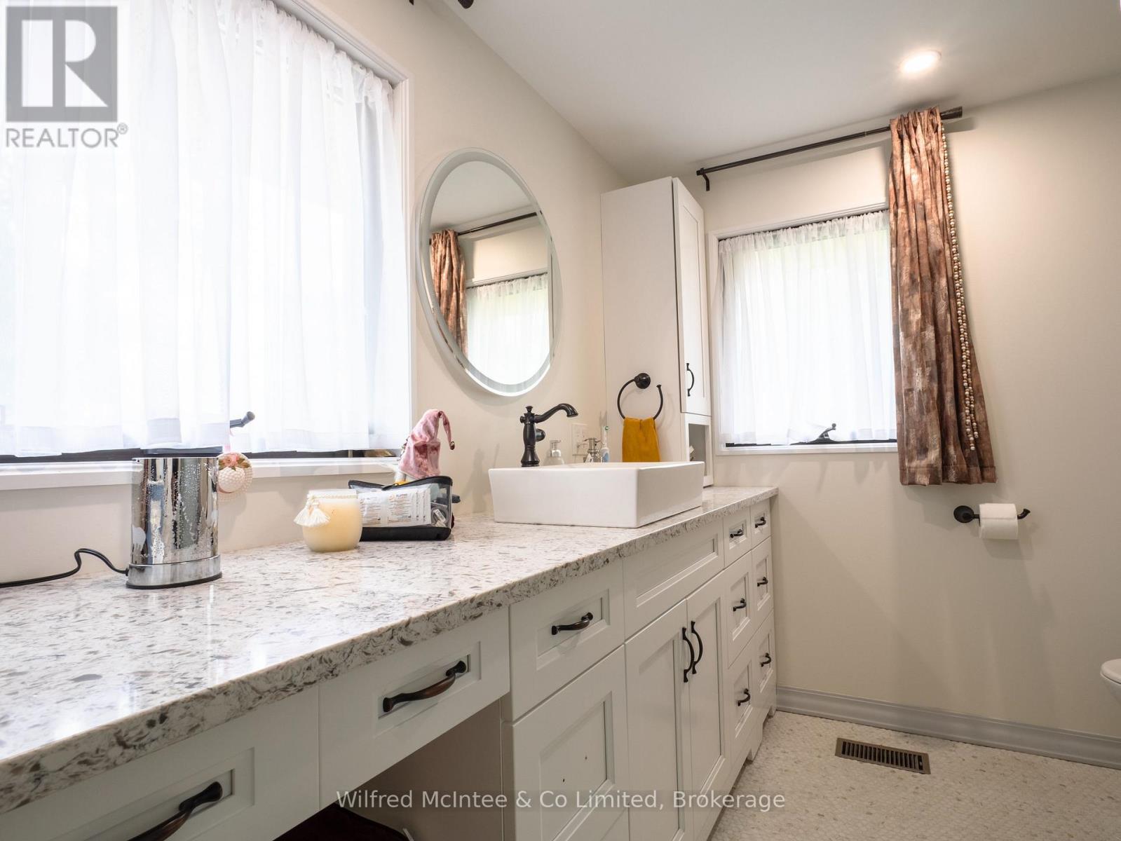 294 2nd Street, Hanover, Ontario  N4N 1A5 - Photo 21 - X12338566