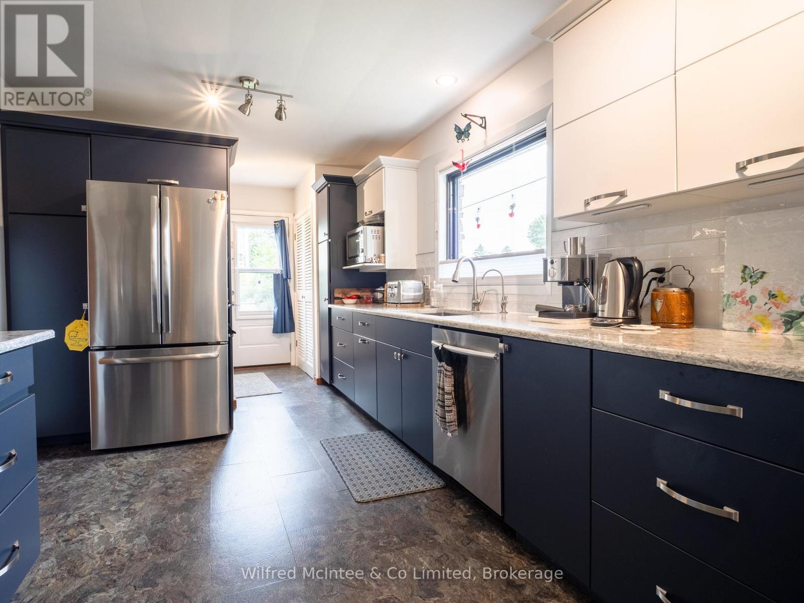 294 2nd Street, Hanover, Ontario  N4N 1A5 - Photo 6 - X12338566