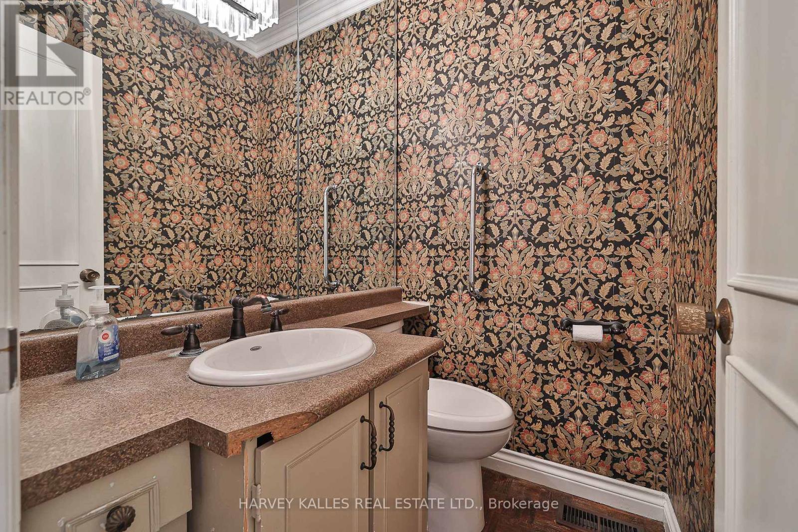 38 Fifeshire Road, Toronto, Ontario  M2L 2G6 - Photo 9 - C12340461