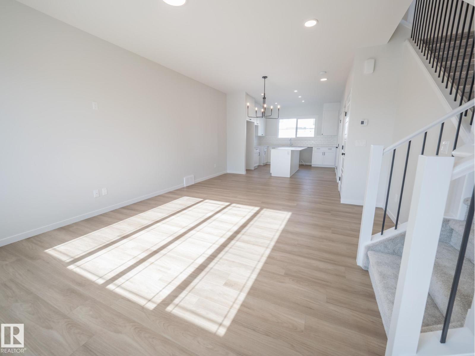 Property at 1332 14 AV NW image 4