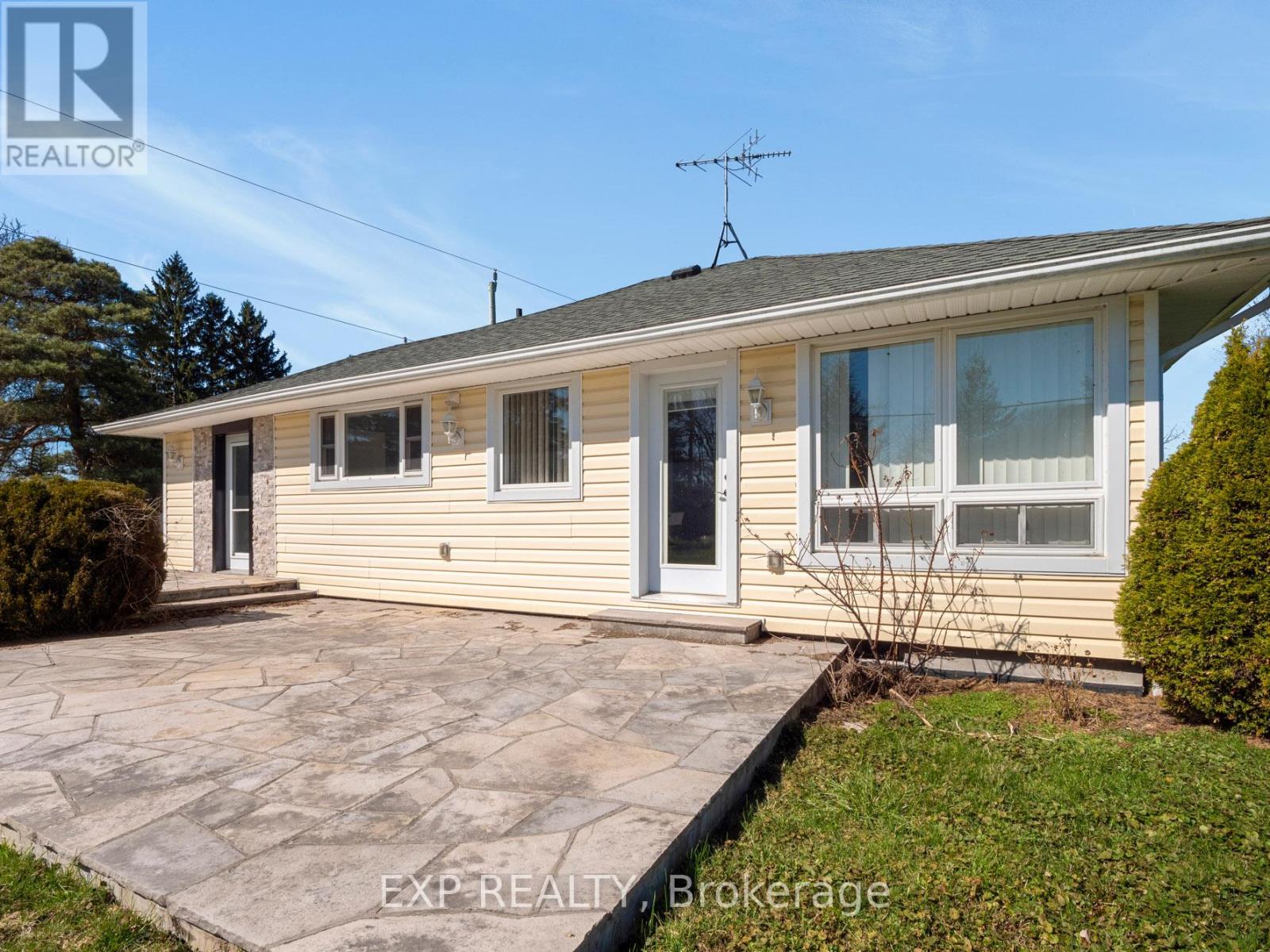 2651 Mcaffee Street, Fort Erie, Ontario  L2A 5M4 - Photo 3 - X12340514