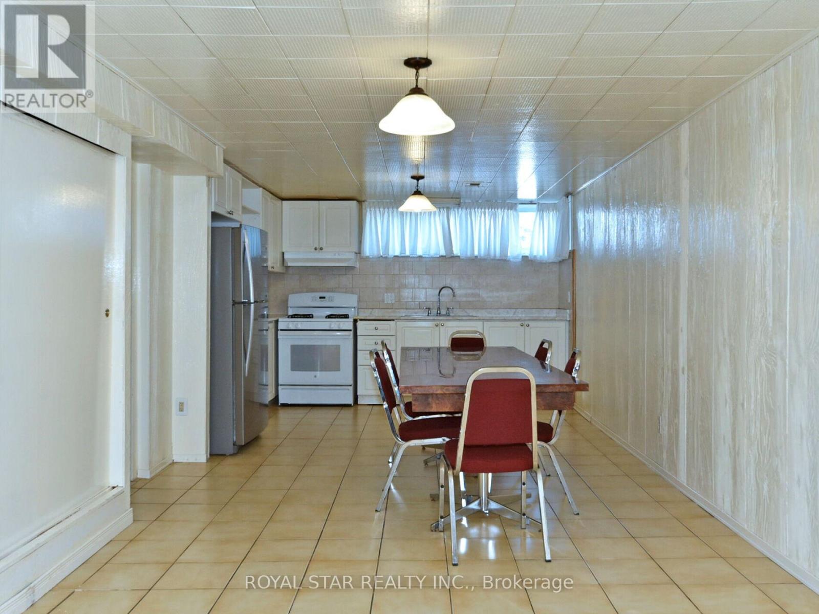 25 Diana Drive, Toronto, Ontario  M3M 2W2 - Photo 29 - W12340499