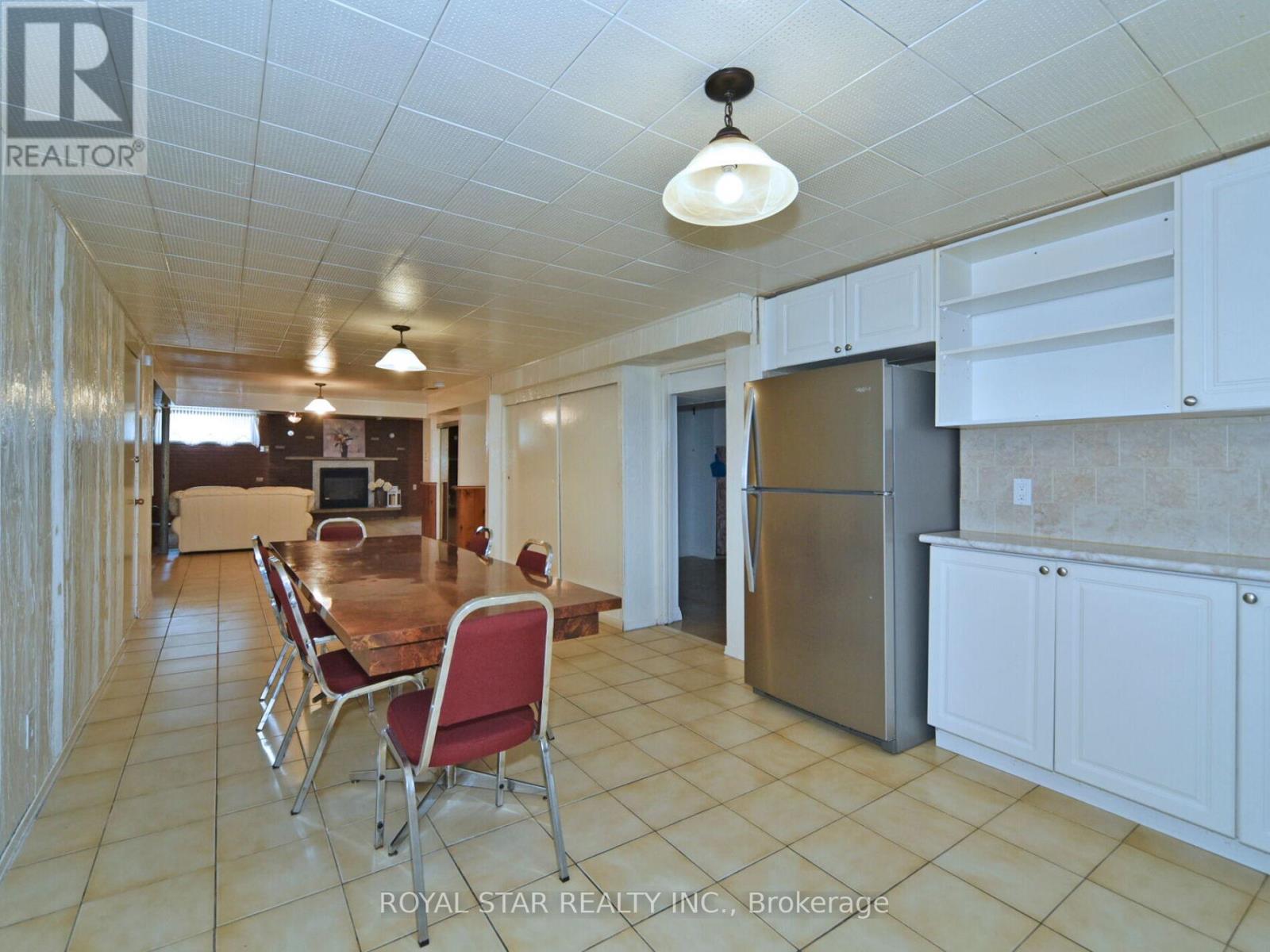 25 Diana Drive, Toronto, Ontario  M3M 2W2 - Photo 30 - W12340499