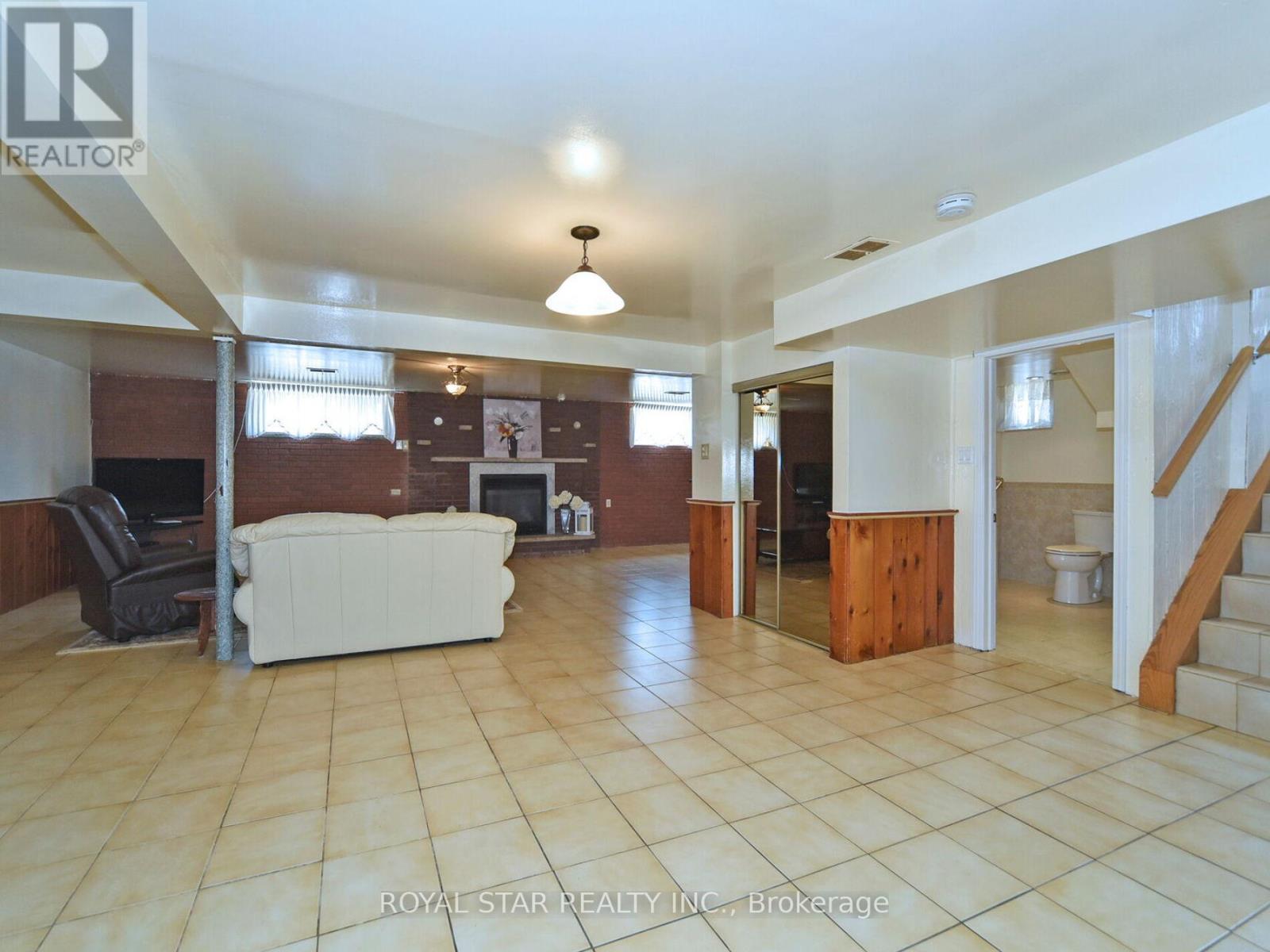 25 Diana Drive, Toronto, Ontario  M3M 2W2 - Photo 33 - W12340499