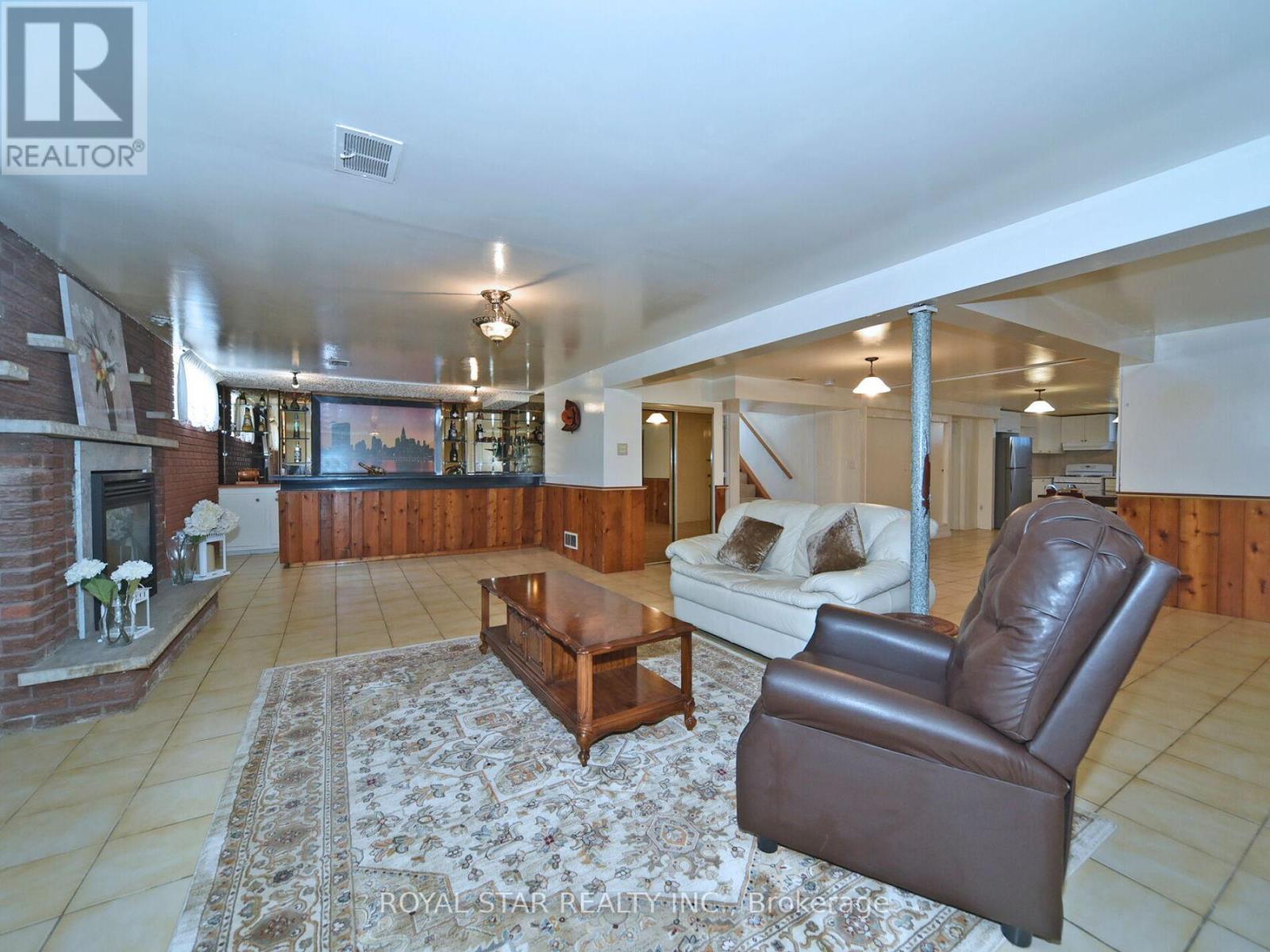 25 Diana Drive, Toronto, Ontario  M3M 2W2 - Photo 38 - W12340499