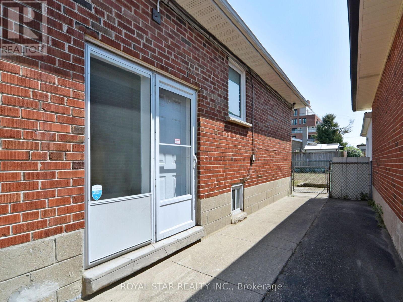 25 Diana Drive, Toronto, Ontario  M3M 2W2 - Photo 44 - W12340499