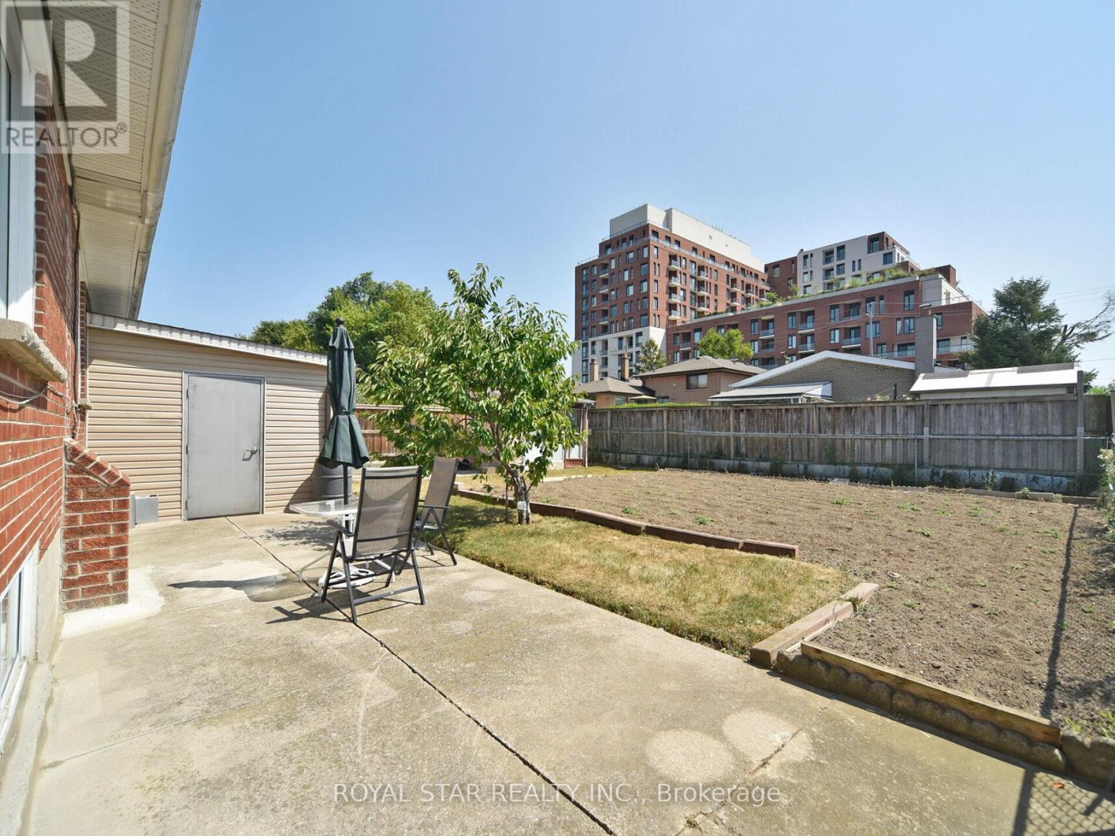 25 Diana Drive, Toronto, Ontario  M3M 2W2 - Photo 45 - W12340499