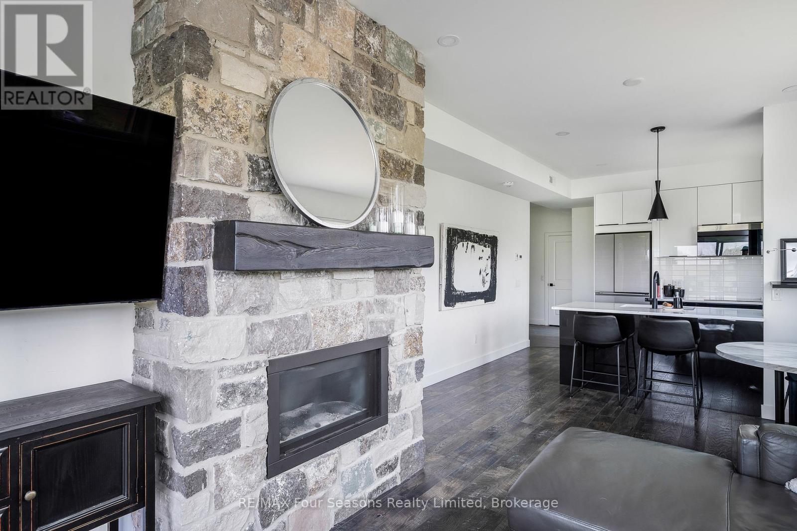 302 - 12 Beausoleil Lane, Blue Mountains, Ontario  L9Y 2X5 - Photo 6 - X12340575