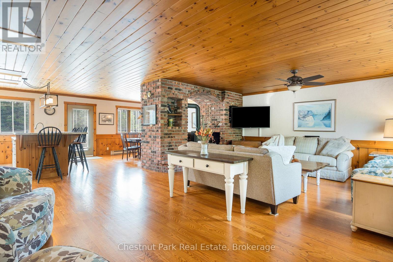 119 Martin Grove, Blue Mountains, Ontario  L9Y 0N5 - Photo 12 - X12340579