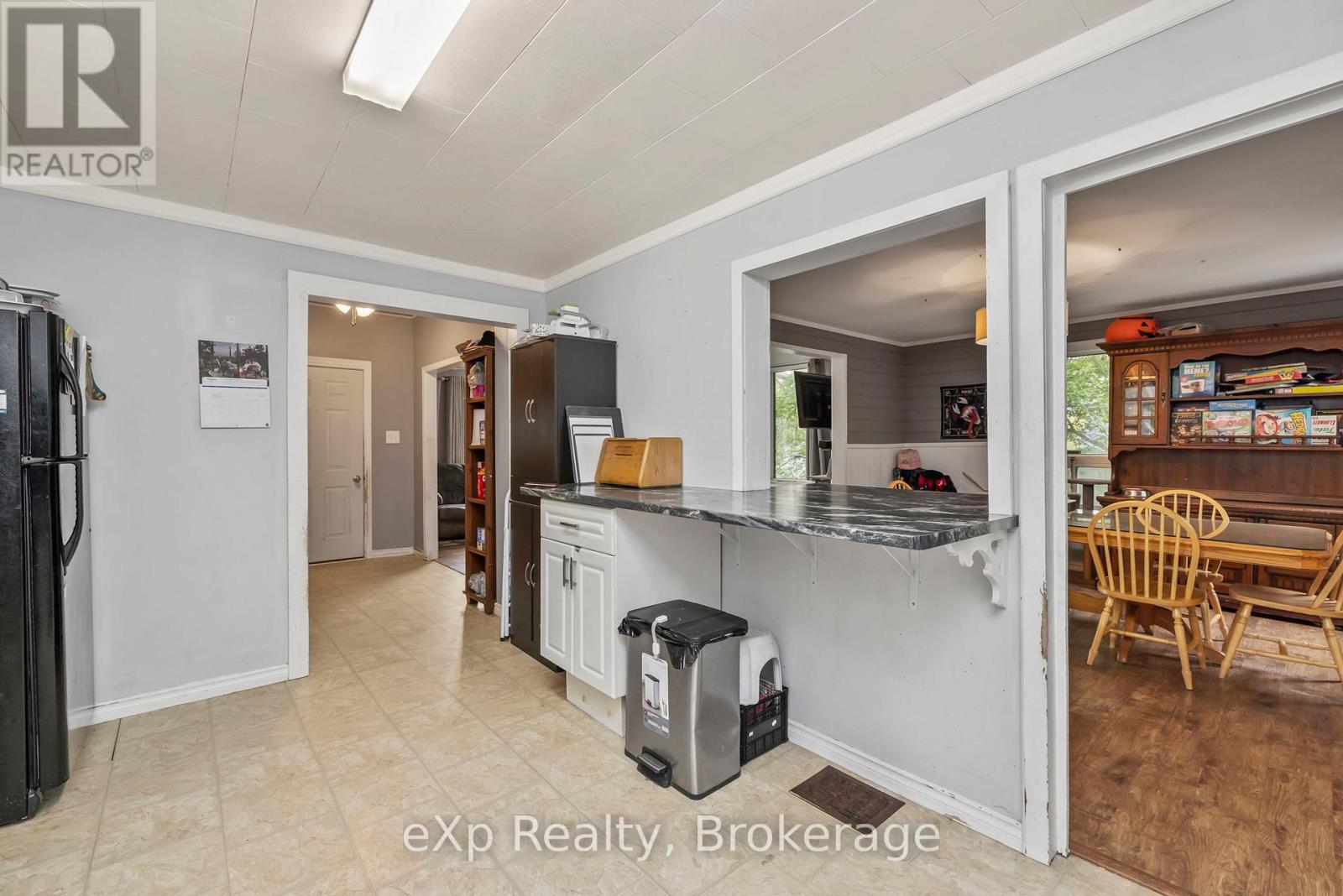 28 Emily Street, Parry Sound, Ontario  P2A 2P5 - Photo 10 - X12340593