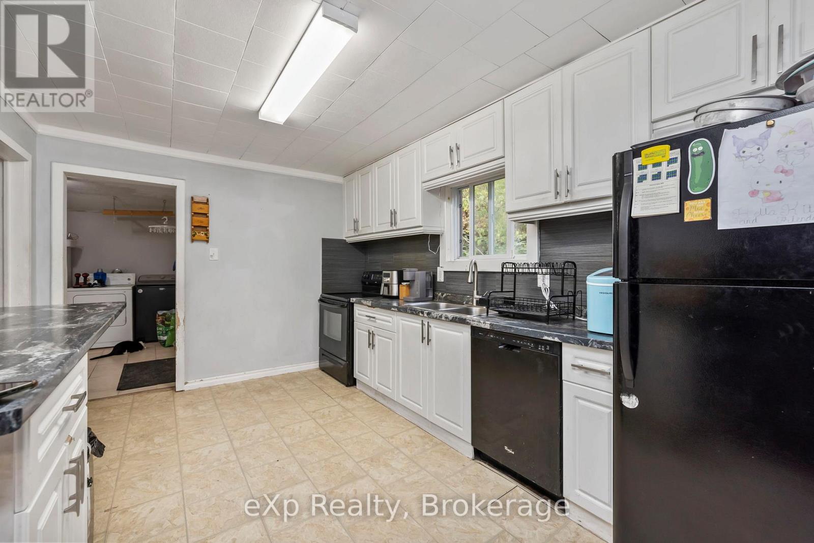 28 Emily Street, Parry Sound, Ontario  P2A 2P5 - Photo 11 - X12340593