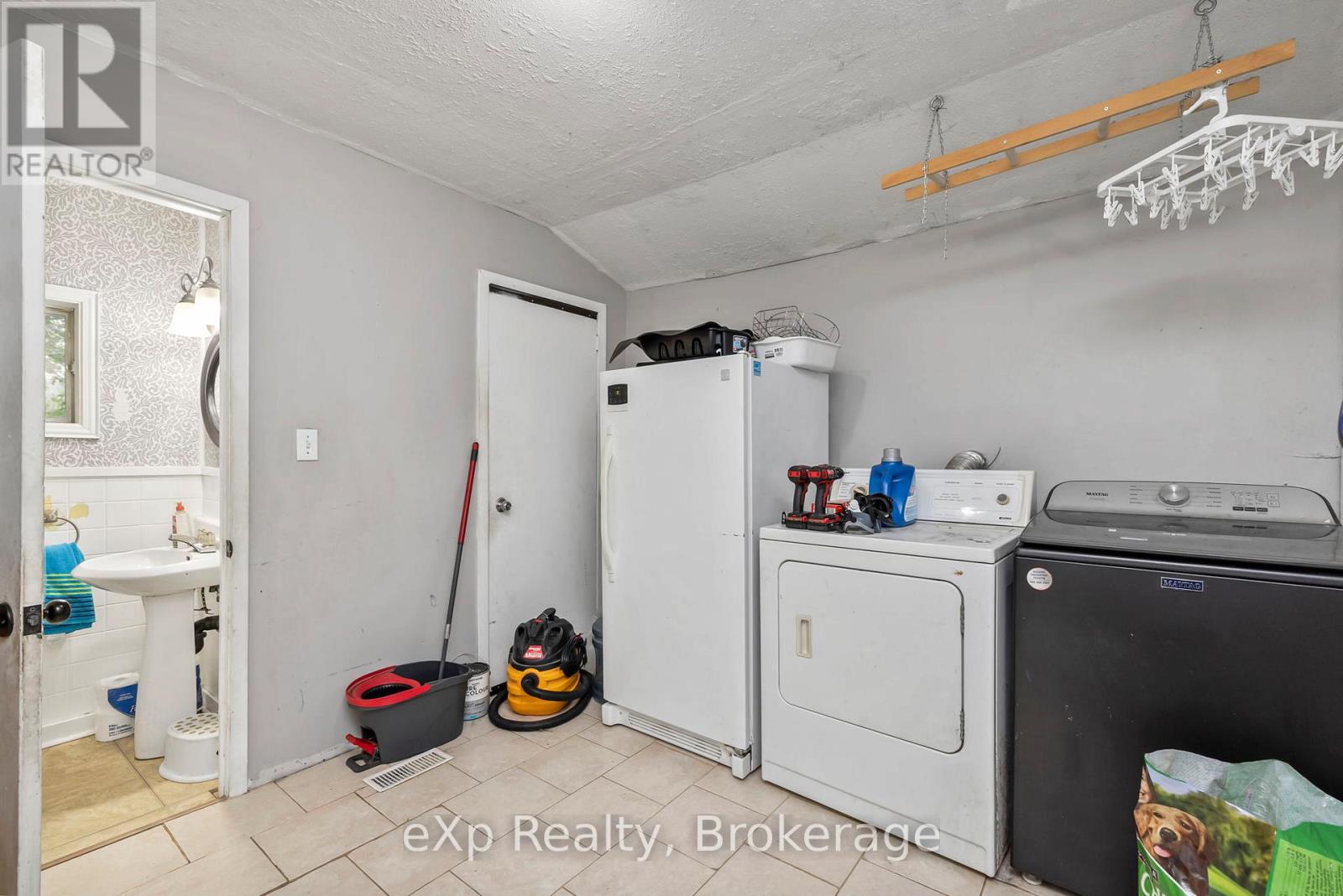 28 Emily Street, Parry Sound, Ontario  P2A 2P5 - Photo 12 - X12340593