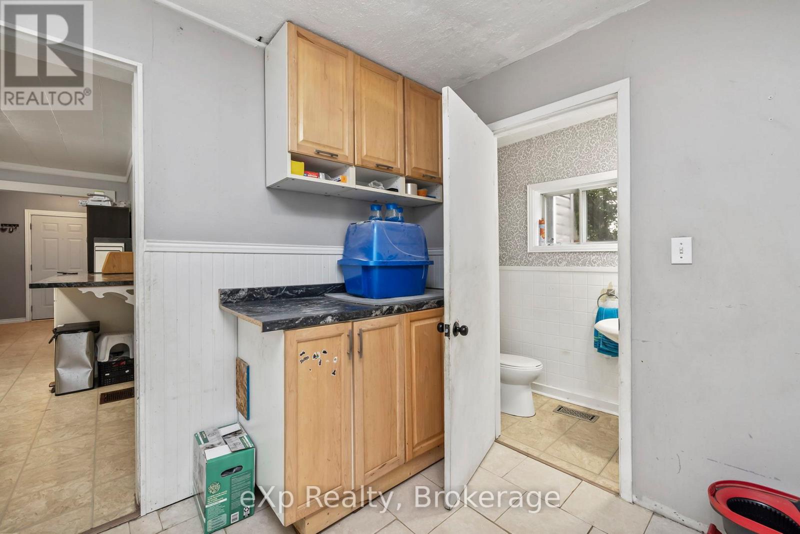 28 Emily Street, Parry Sound, Ontario  P2A 2P5 - Photo 13 - X12340593