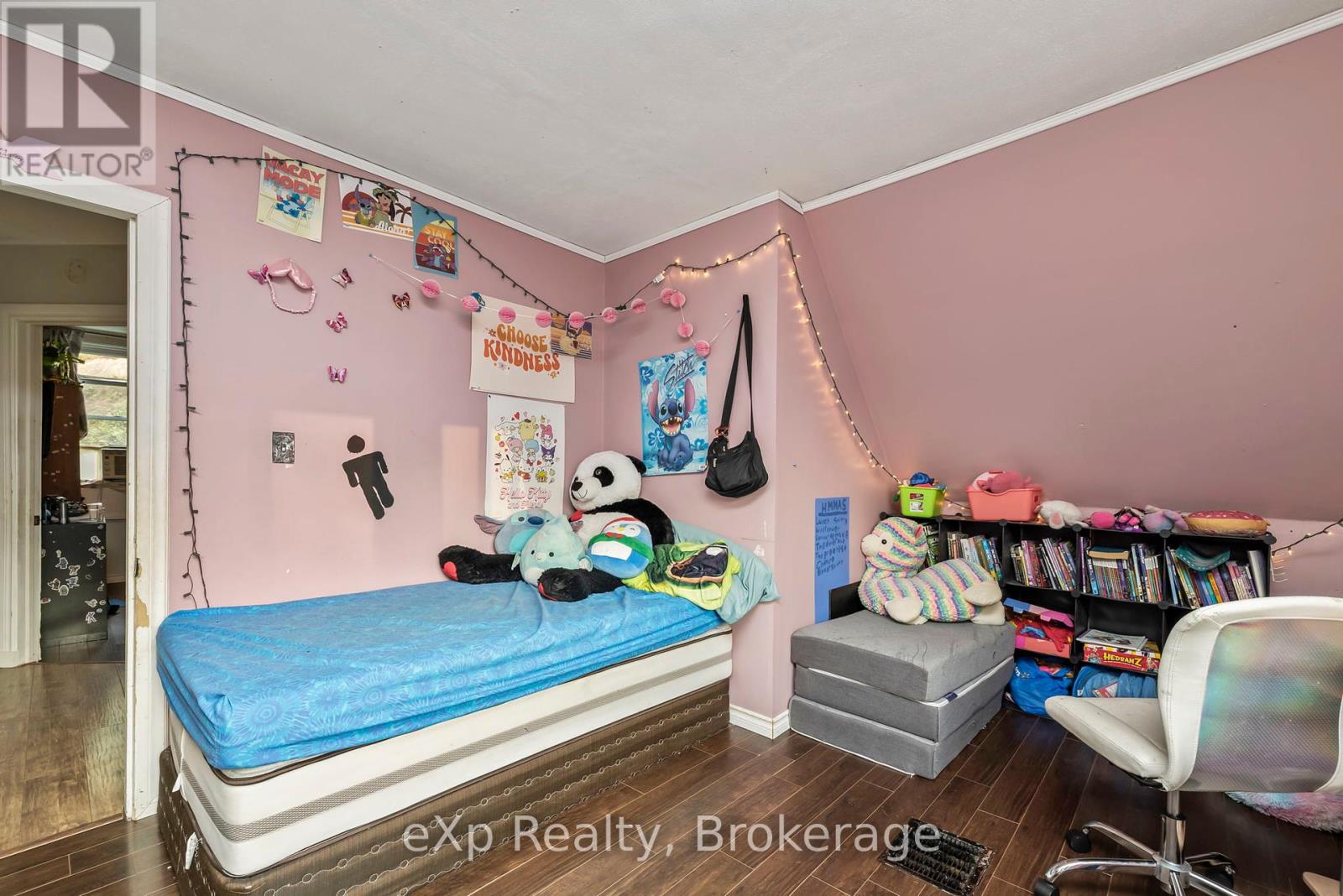 28 Emily Street, Parry Sound, Ontario  P2A 2P5 - Photo 15 - X12340593